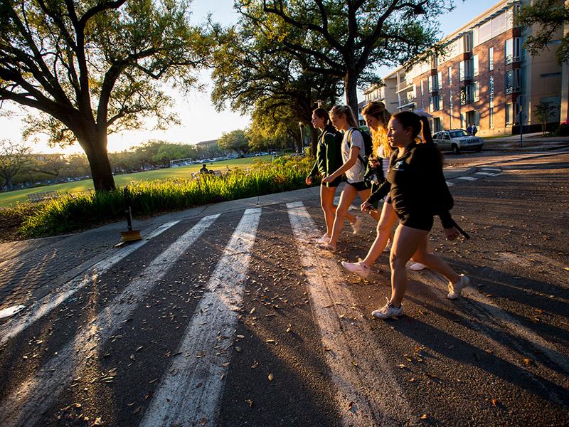 GIrls walk on campus together.